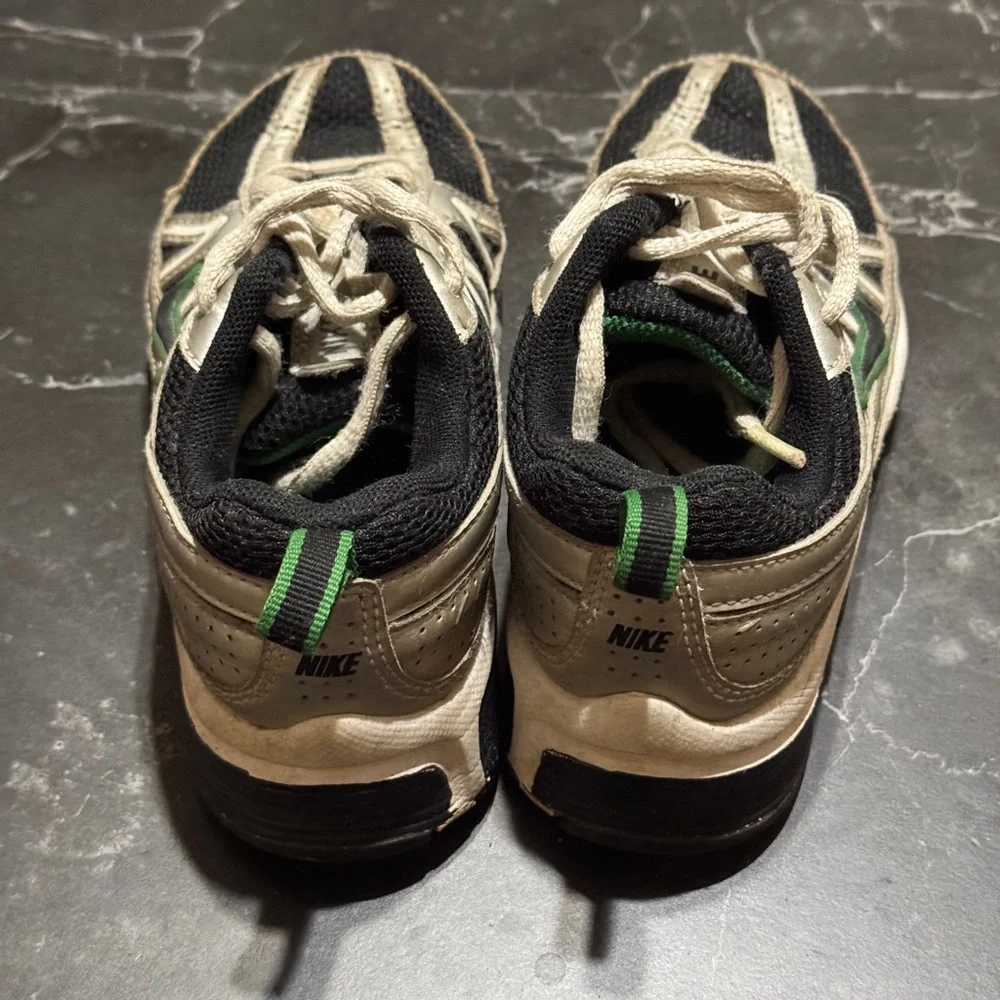 Vintage 90s Y2K Nike Retro Chunky 12.5C Boys Sneaker